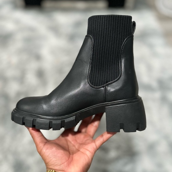 Steve Madden Black Ankle Chelsea Boots - Picture 1 of 4